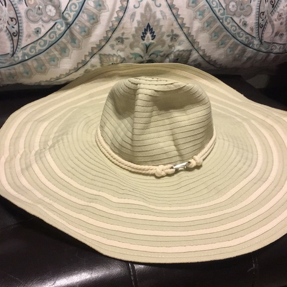 Floppy Hat NWT - Calvin Klein ☀️ - Picture 3 of 8